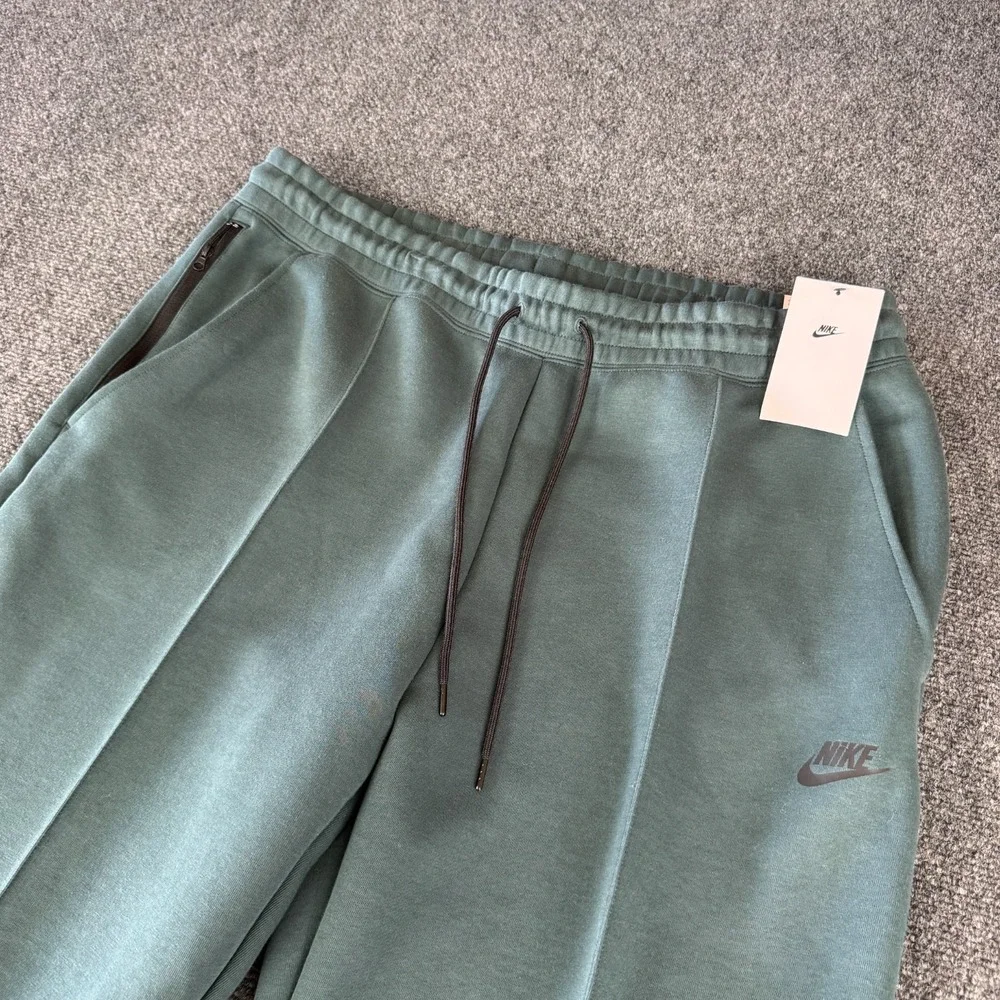 Nike Sportswear Tech Fleece Jogger Womens Size XL Jungle Green Pants FB8330-328‎ - Picture 2 of 7